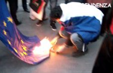 Pourquoi avons-nous brûlé le drapeau de l&rsquo;Union Européenne ?
