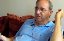 Jean Bricmont répond à Charlie Hebdo : « C’est l’extrême gauche de l’extrême droite »