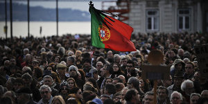 En pleine austérité, le Portugal veut réduire l&rsquo;impôt sur les sociétés (Le Monde)