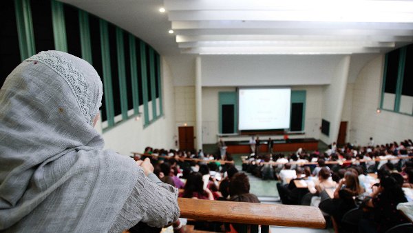 Cachez ce voile que je ne saurais voir, par Anis Al Fayda