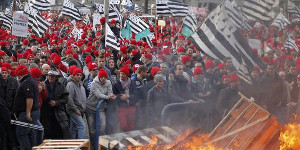 Fronde fiscale, contestation : l’alerte des préfets (Le Monde)
