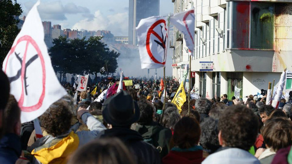 Guérilla urbaine ? Ambiance familiale ? Retour sur la manifestation anti-aéroport du 22 février à Nantes