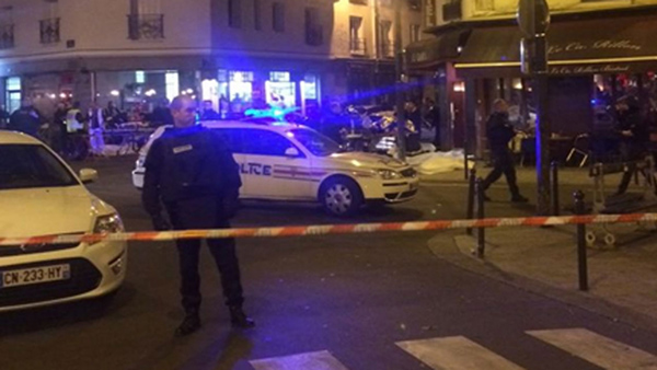Série d&rsquo;attentat à Paris et à Saint-Denis : plus de 120 morts – prise d&rsquo;otage en cours au Bataclan – François Hollande décrète l&rsquo;Etat d&rsquo;Urgence