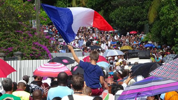 Mayotte : dans l&rsquo;indifférence totale de la métropole, la lutte de milliers de Français pour l&rsquo;égalité réelle et le droit au respect