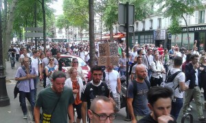Des manifestants boulevard Magenta