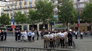Marie Drucker sur les Champs-Elysées
