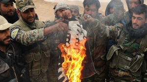 daesh isis palmyre soldats syrie cia drapeau brûle